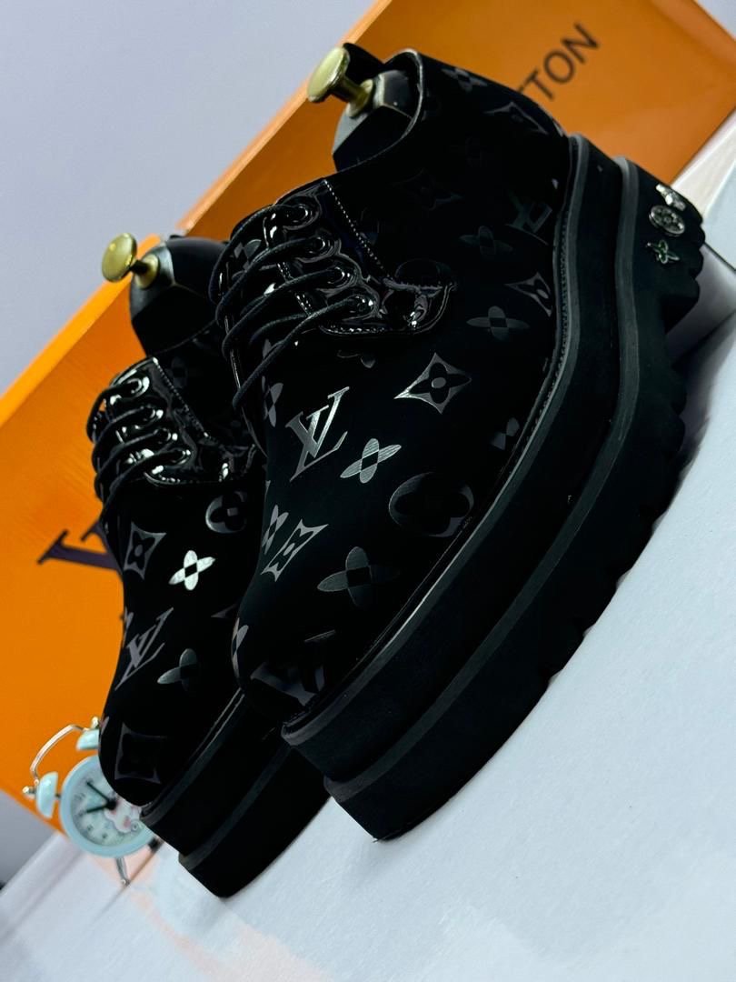 Louis Vuitton monogramed - Image 3