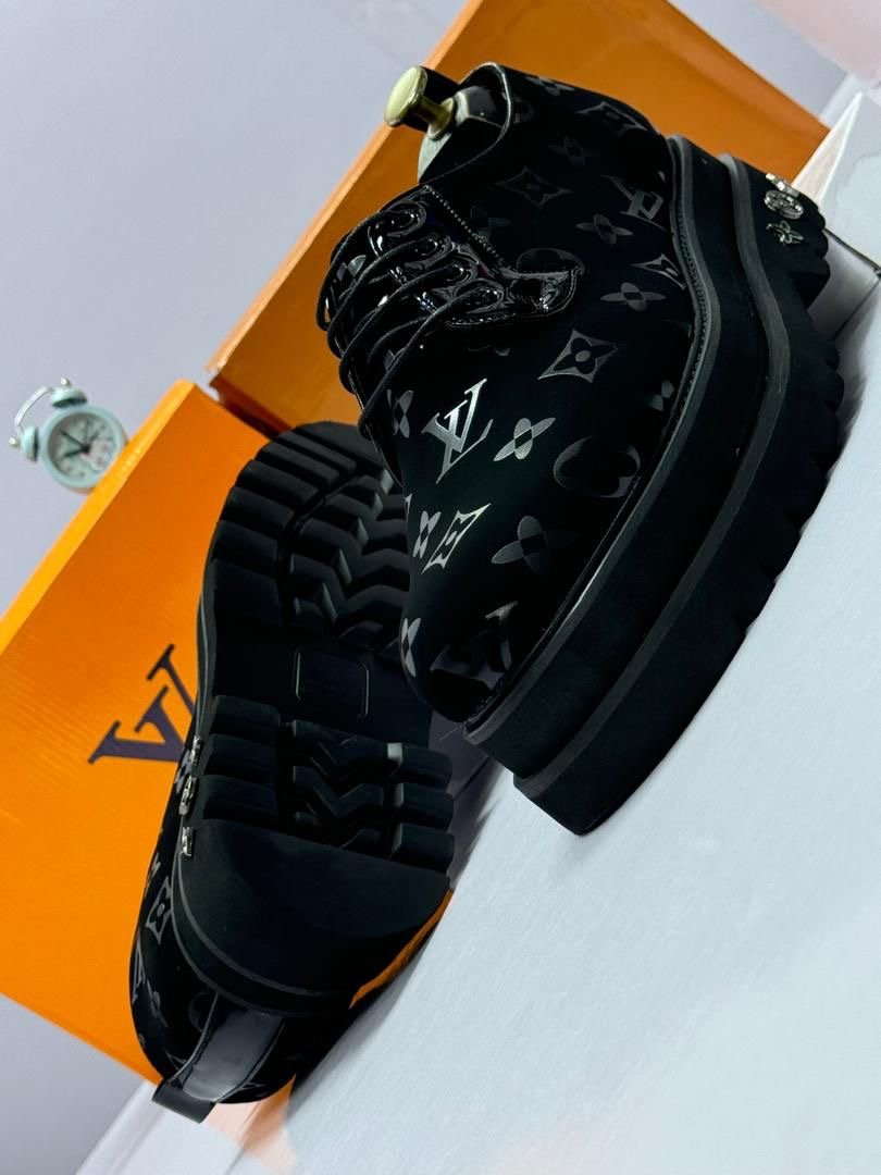 Louis Vuitton monogramed - Image 2